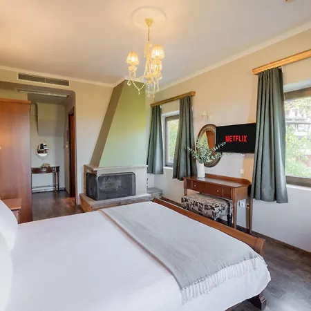 Alseides, The Experience Otel